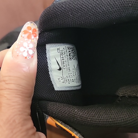 Nike - Picture 8 of 10